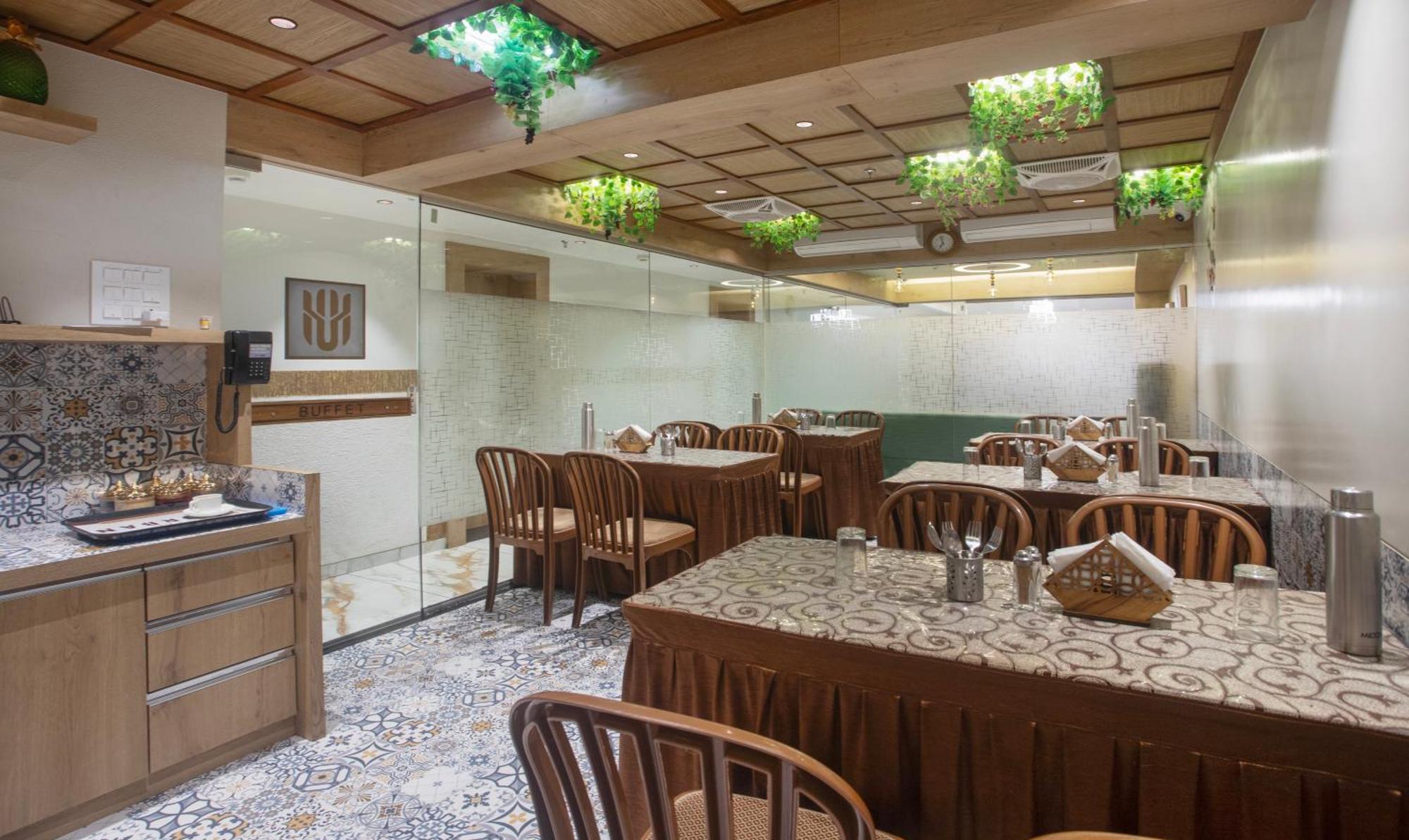 Hotel Treebo Urban, 1 Km From Railway Station Surat Exterior foto