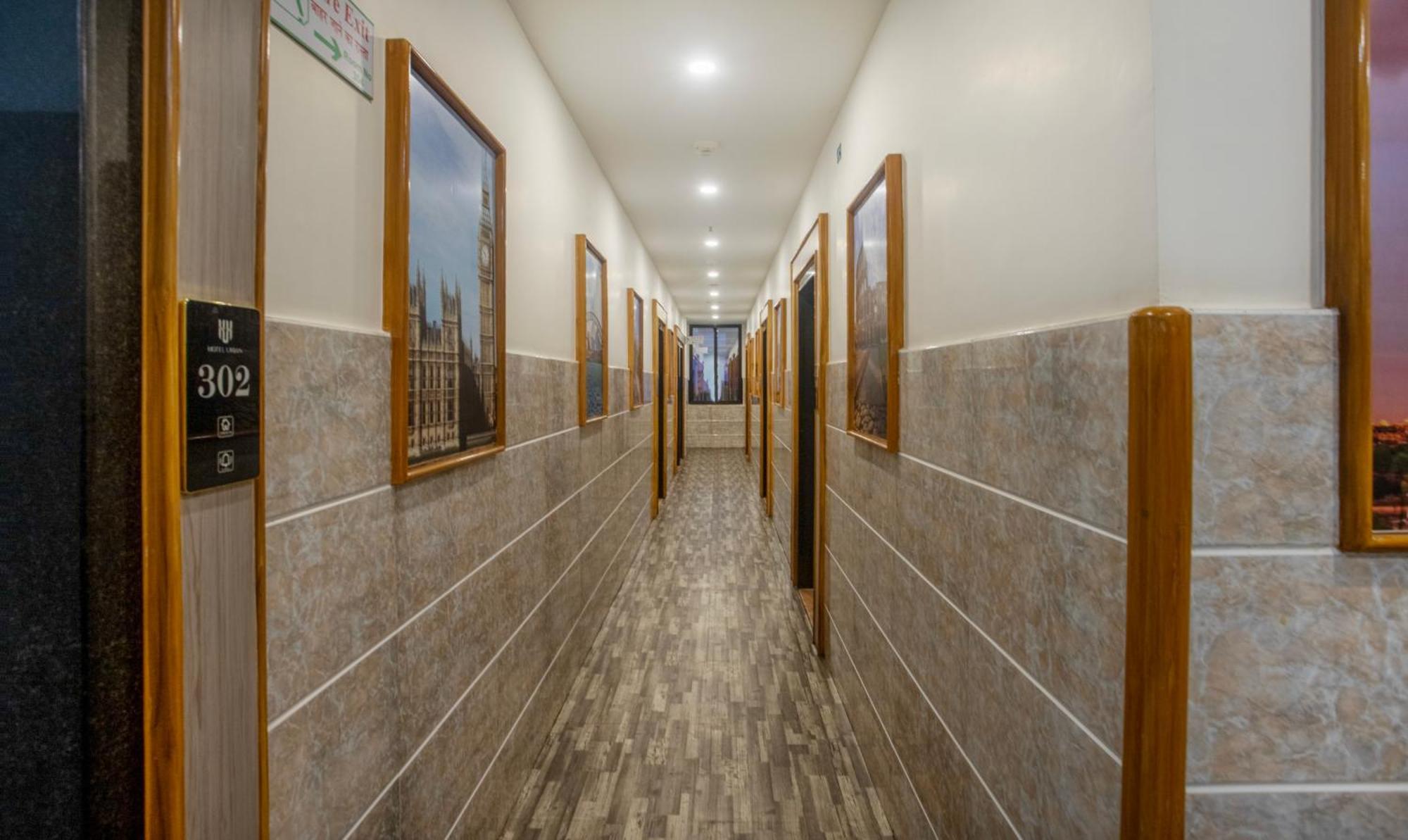 Hotel Treebo Urban, 1 Km From Railway Station Surat Exterior foto